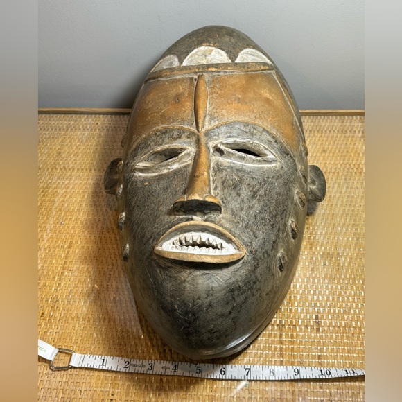 Vintage African wood hand carved large mask wall hanging in excellent condition - Picture 7 of 7